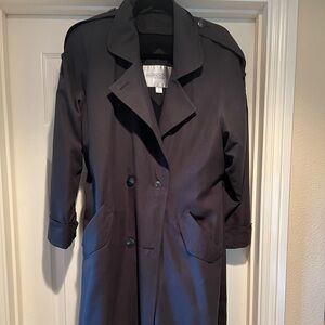 Amanda Smith black trench coat size 6 with lining in excellent condition